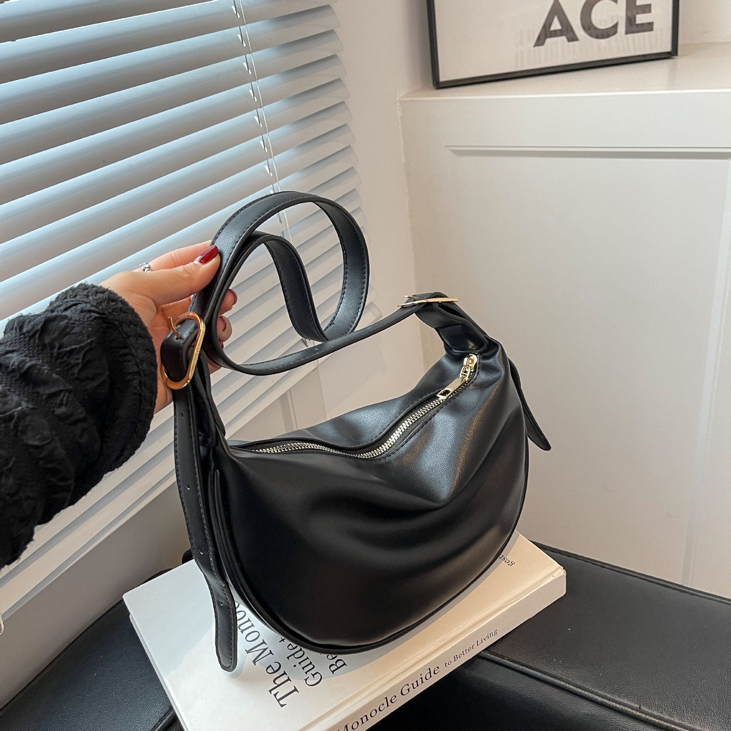 Retro Women's New Style Shoulder Messenger Bag